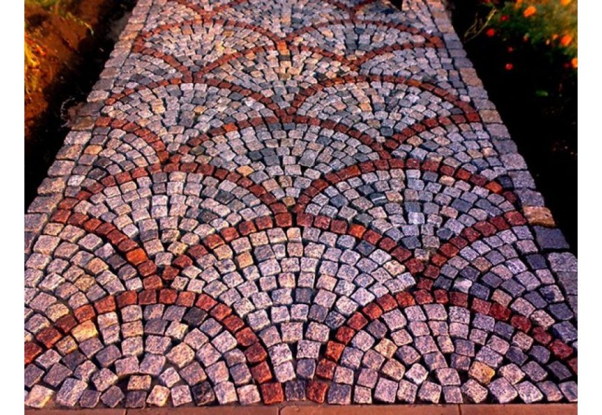 Колотая гранитная брусчатка: особенности, преимущества