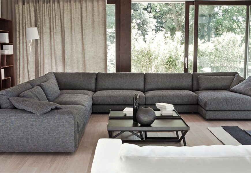 Как выбрать серый угловой диван — нюансы