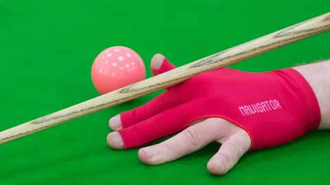 Важность и функции, которые выполняют бильярдные перчатки